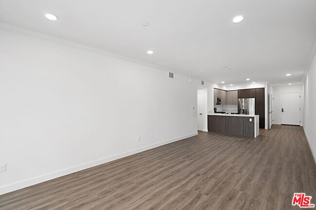 Foto del edificio - 6144 Whitsett Ave