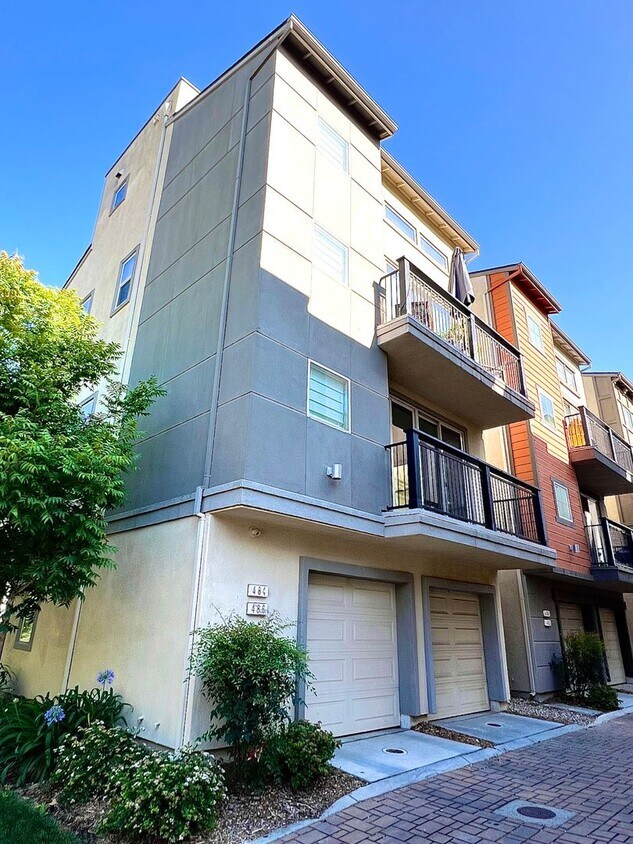 Foto principal - Beautiful 2 Bedroom 2 Bath at the Mills on...