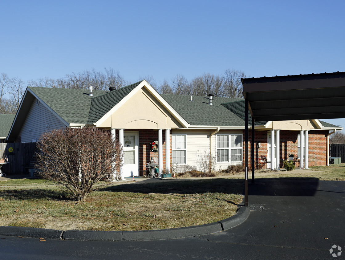 Primary Photo - Villas at Forest Park