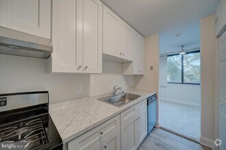 Building Photo - 515 N Armistead St