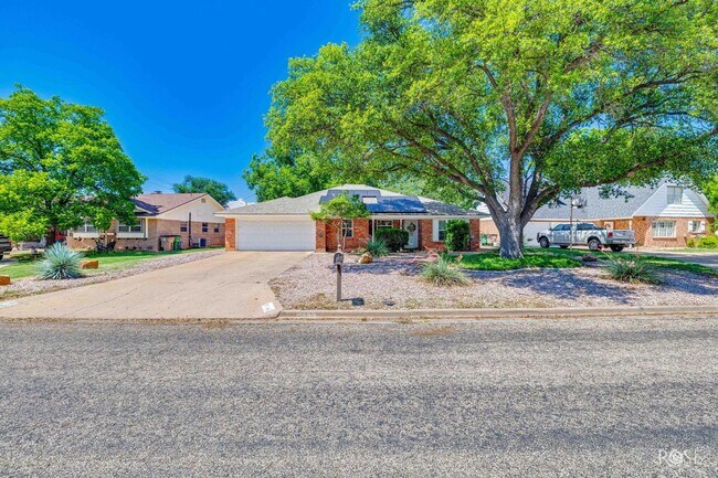 Foto del edificio - 3108 Oak Forest Dr