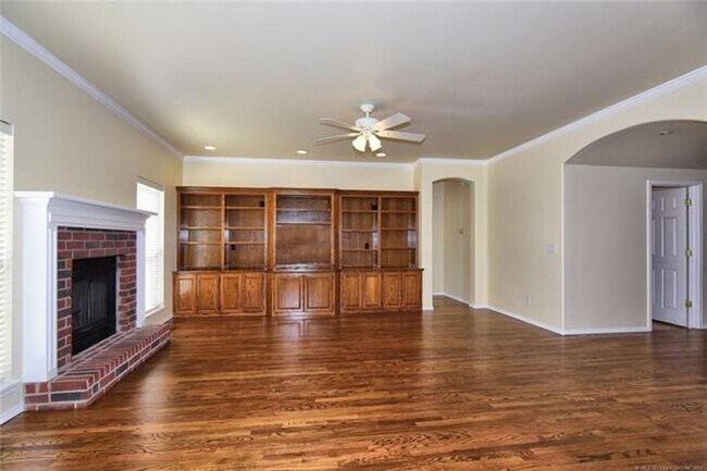 Building Photo - Union Schools 4/2.5/2 with 3100+ sq ft