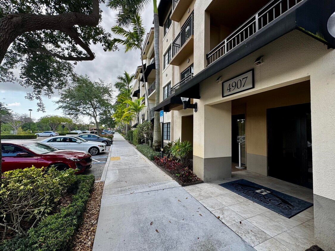 Foto del edificio - 4907 Midtown Ln