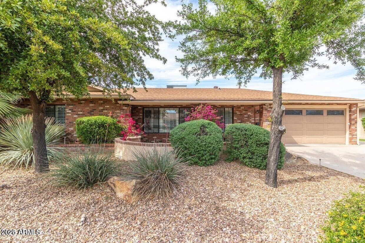 Foto principal - 8110 E Windsor Ave