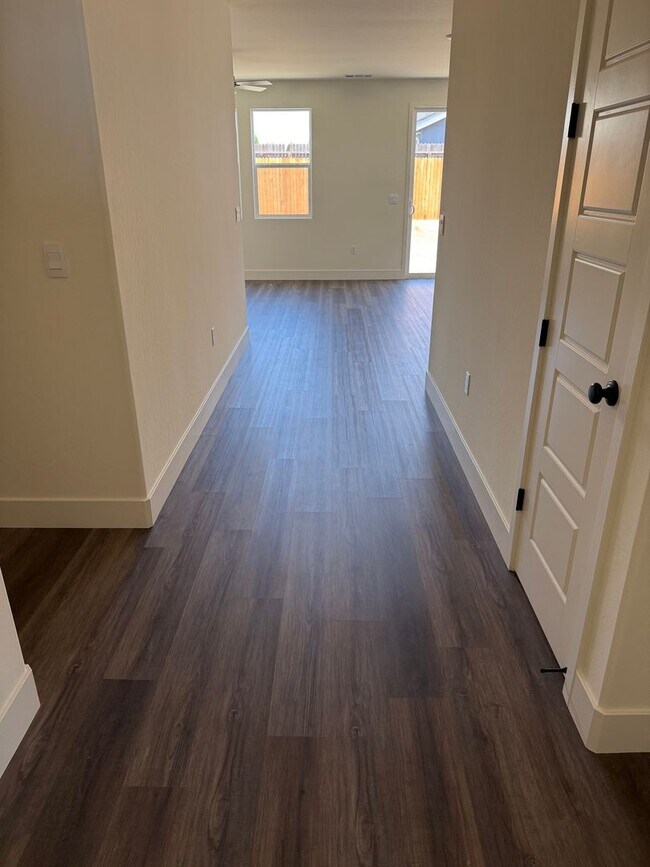 Foto del edificio - Brand New Home for rent in Visalia
