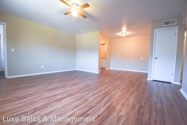 Building Photo - 1 br, 1 bath House - 6030 NW Expressway Un...