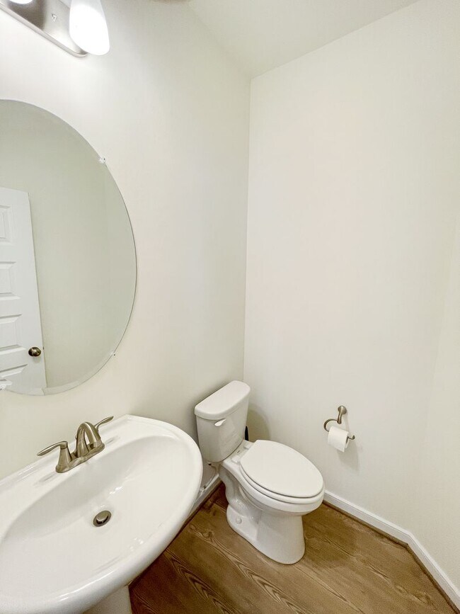 Building Photo - HALF-OFF APPLICATION FEES! Stunning 3 Bedr...
