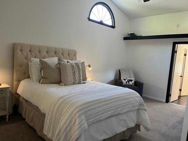 Foto del edificio - 3823 Jocelyn Dr