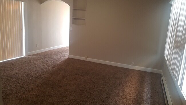 Foto del edificio - This Charming 2 bed, 1 bath Single Family Home is available August 10th!!