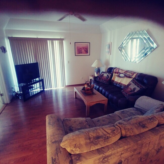 Building Photo - BOTTOM FLOOR FURNISHED UNIT