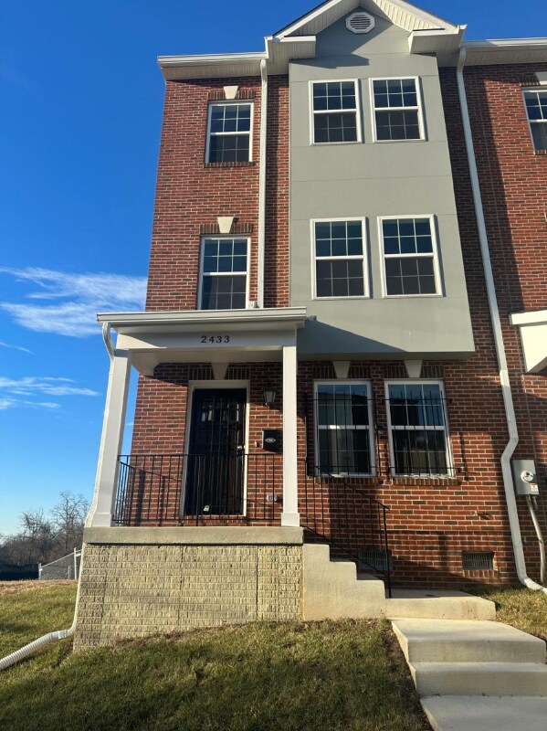 Primary Photo - 2433 Elvans Rd SE