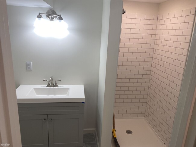Building Photo - 3 br, 2.5 bath Townhome - 7036 Metcalf Avenue