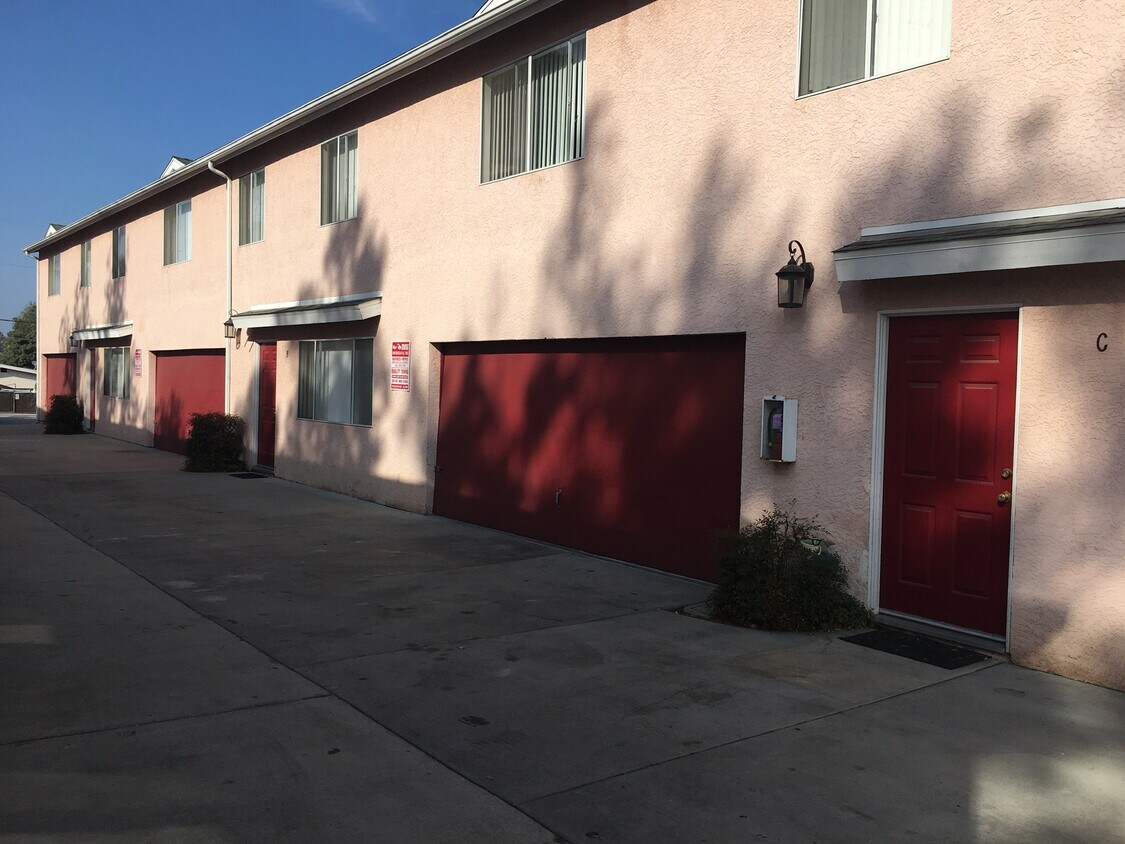 Foto principal - 7309 Central Ave