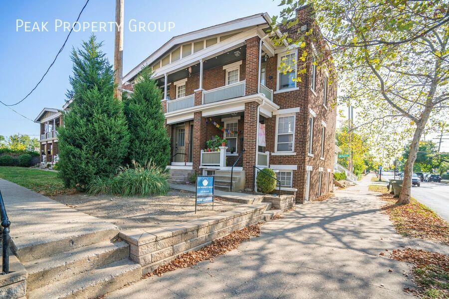 Primary Photo - Available Now! 1 Bedroom Apartment Located...