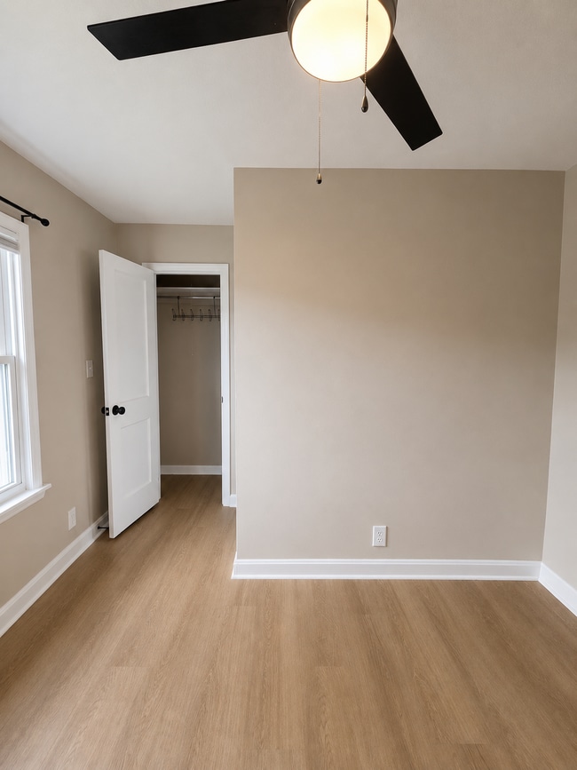 Building Photo - 186 W 44th St