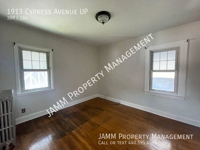 Building Photo - Charming 3 Bedroom Unit in Cleveland!
