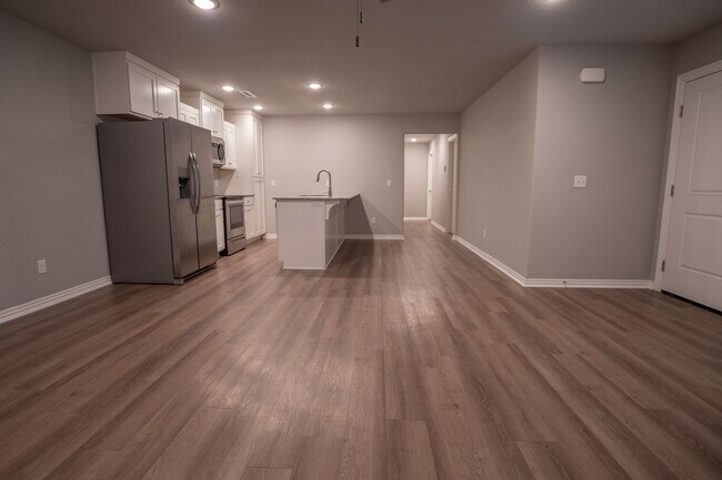 Foto del edificio - Beautiful 3 Bedroom 2 Bath Duplex!