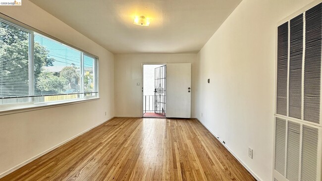 Building Photo - 1180 Bayview Ave