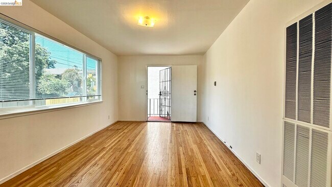 Foto del edificio - 1180 Bayview Ave