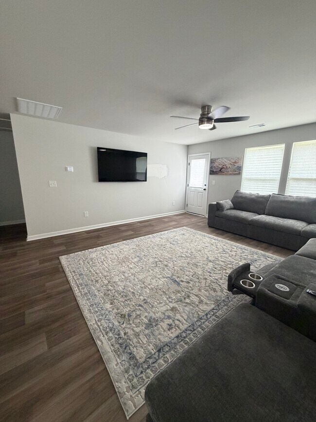 Building Photo - 1213 King Oaks Lp
