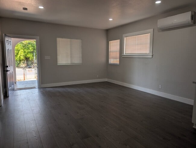 Building Photo - 3733 Myers St