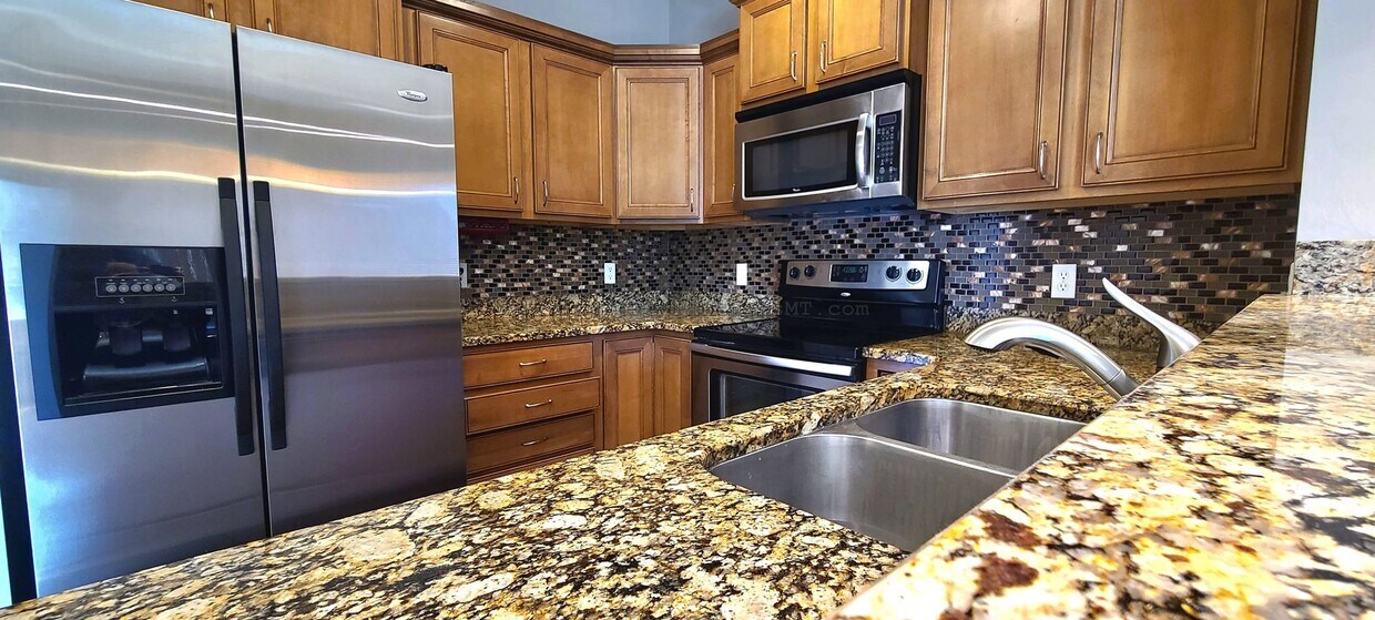 Foto principal - (August Free!) Beautiful 3 Bed 2.5 Bath To...