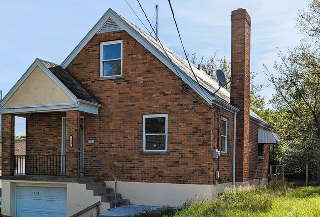 Building Photo - Great 3 bed, 2 bath home in Price Hill