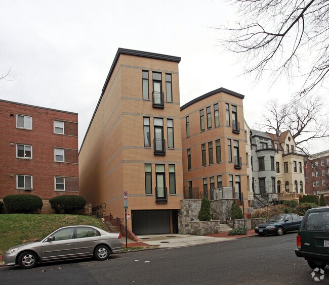 Foto principal - 1307 Clifton St NW