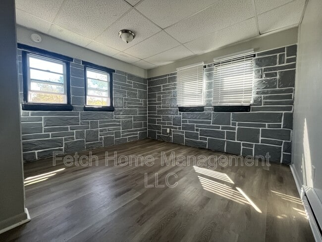 Building Photo - 10669 Jonestown Rd