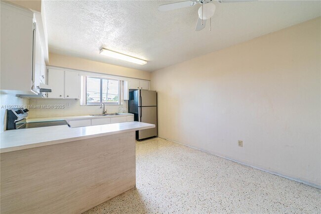 Foto del edificio - 23 NW 33rd Ave