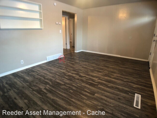 Building Photo - 371 W 500 N