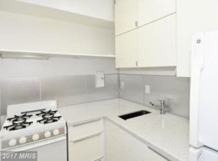 Kitchen - 11 Canterbury Square