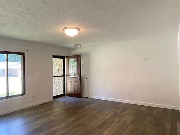 Building Photo - 613 Rahkewood Dr