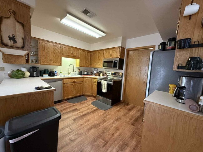 Building Photo - 1732 Sanders Dr