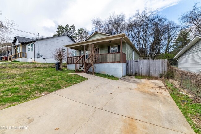 Building Photo - 2013 Paris Rd NW