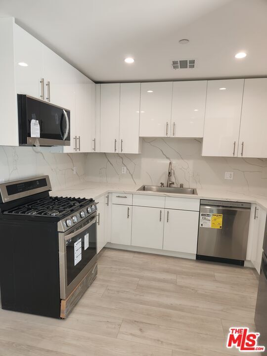 Building Photo - 4950 Topanga Canyon Blvd