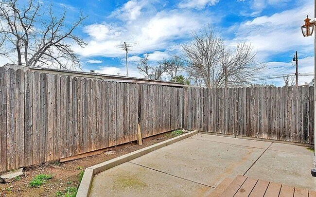 Foto del edificio - 4790 Fall St