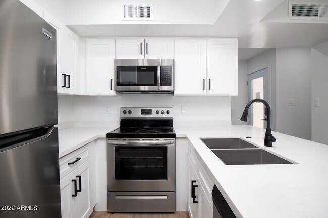 Foto del edificio - 4310 N 78th St