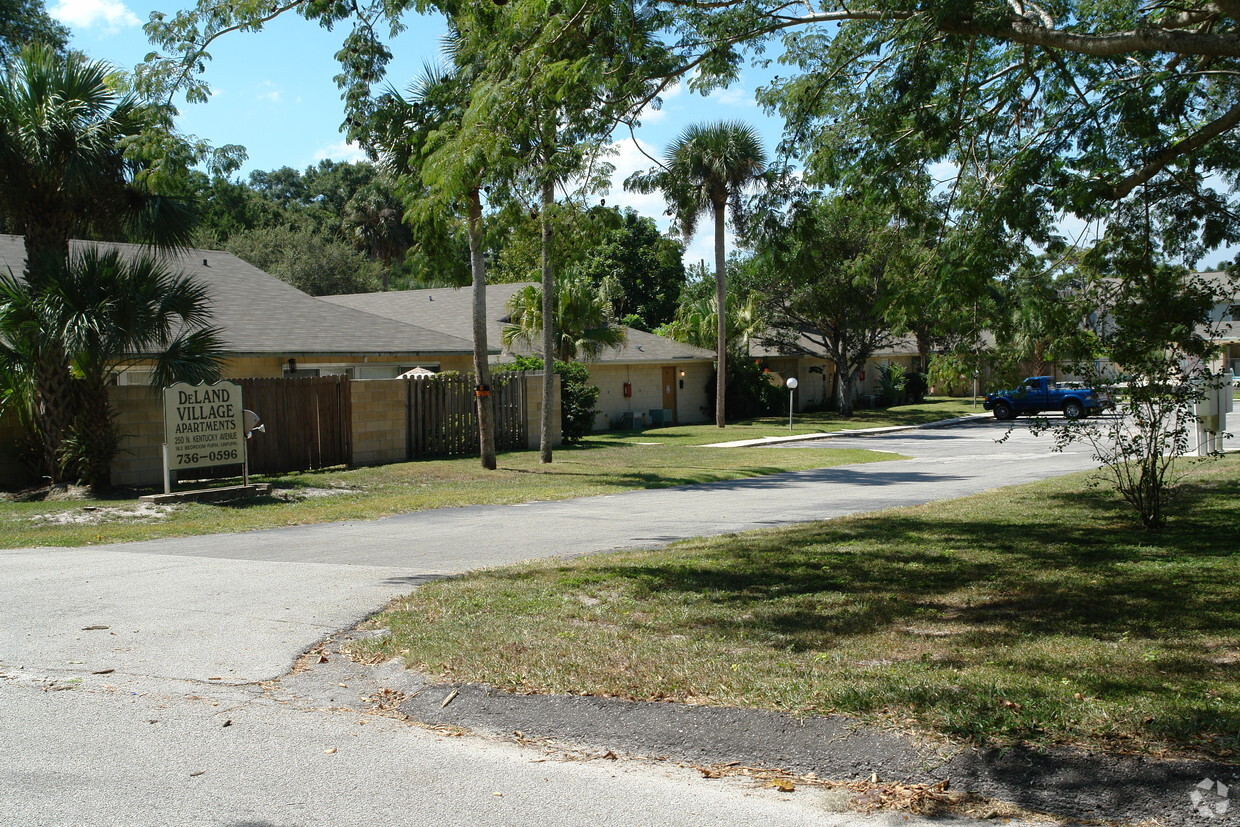 Building Photo - Deland Village Apartments