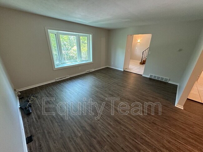 Foto del edificio - 6386 Taylor Rd