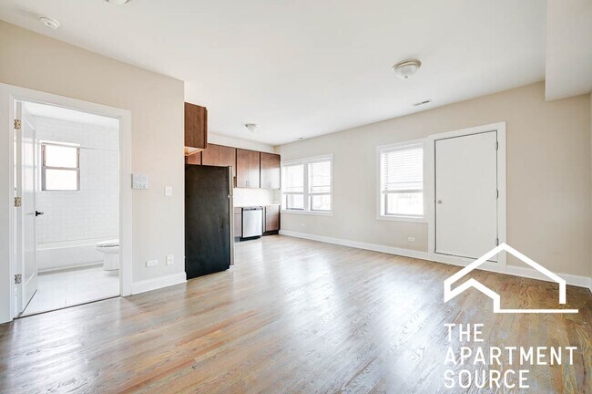 Foto del edificio - 3409 W Fullerton Ave