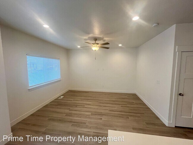 Foto del edificio - 3 br, 2.5 bath House - 917 E Pacific Drive