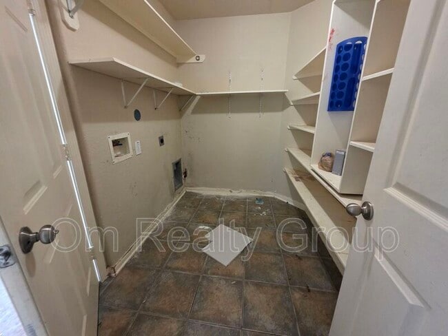 Building Photo - 10219 Riderdale Park Ln