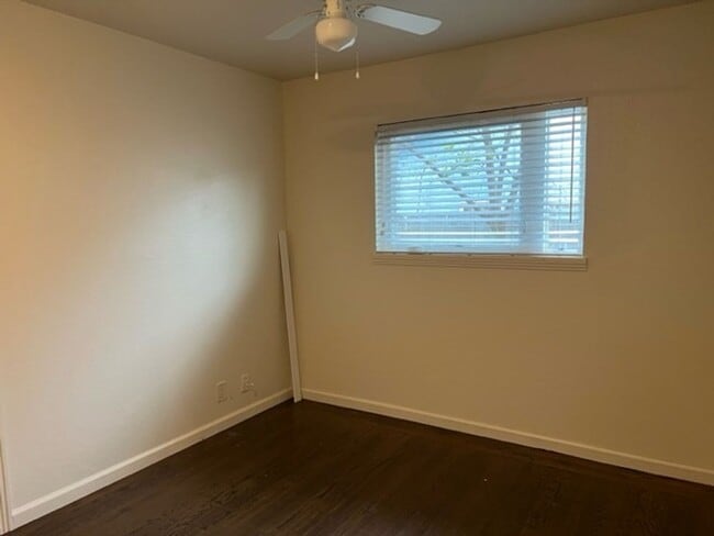 Building Photo - Central heat and air. Real hardwood floors.
