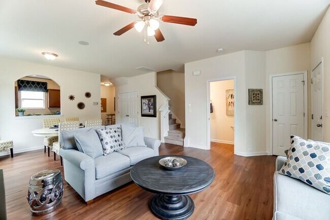 Foto del edificio - Experience the Space You Need and the Features You Deserve