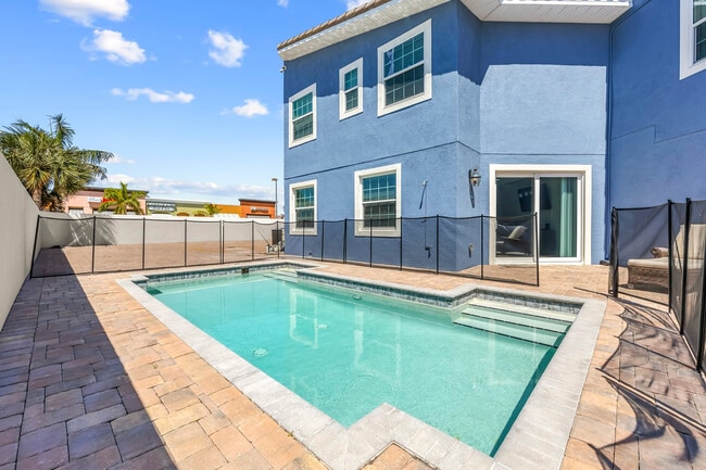 Building Photo - 132 Mediterranean Way