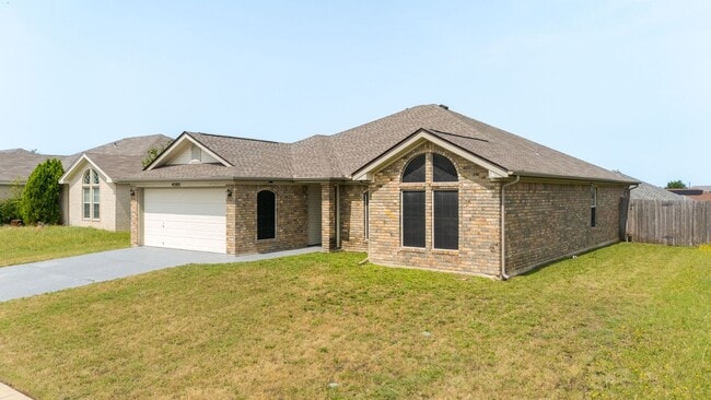 Building Photo - 4 Bedroom 2 Bath close to Fort Hood