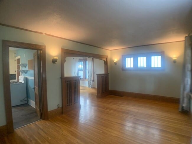 Building Photo - 1428 Snelling Ave N