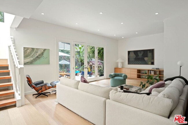 Foto del edificio - 2418 Canyon Oak Dr