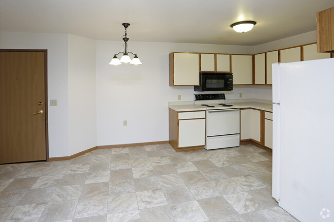 2BR, 1BA - 900 SF Dining Area - Timber Ridge Apartments